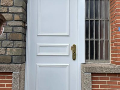 Porte FICHET Styléa blanche extérieur + moulures